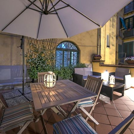 Apartmán Le Terrazze Sul Cortile Salerno Exteriér fotografie
