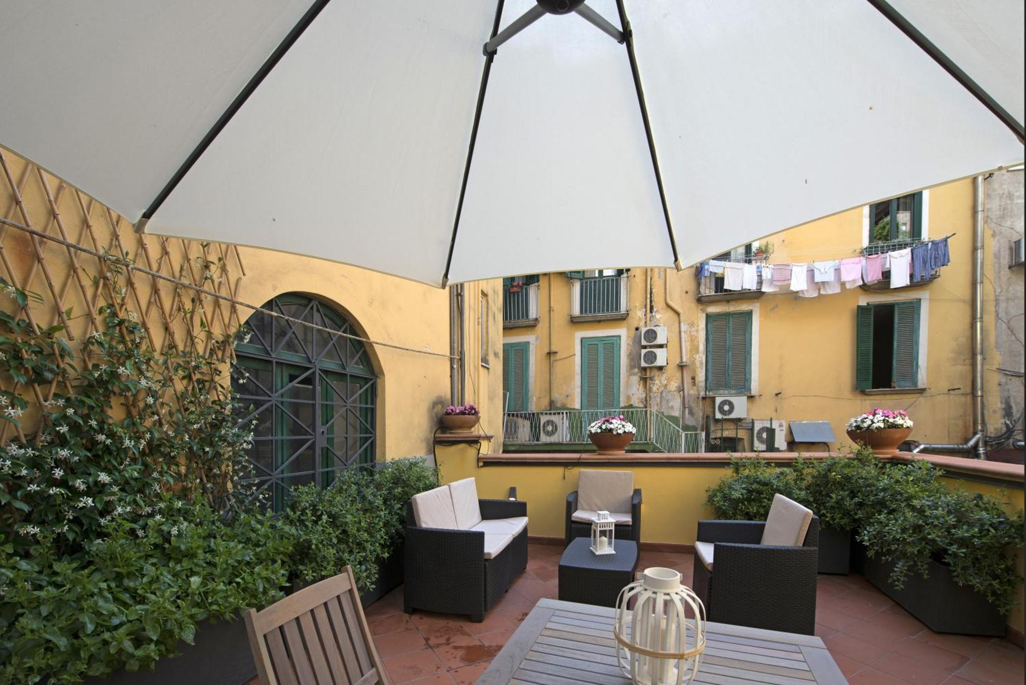 Apartmán Le Terrazze Sul Cortile Salerno Exteriér fotografie