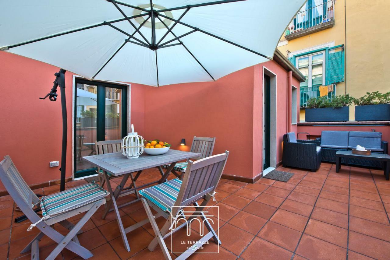 Apartmán Le Terrazze Sul Cortile Salerno Exteriér fotografie