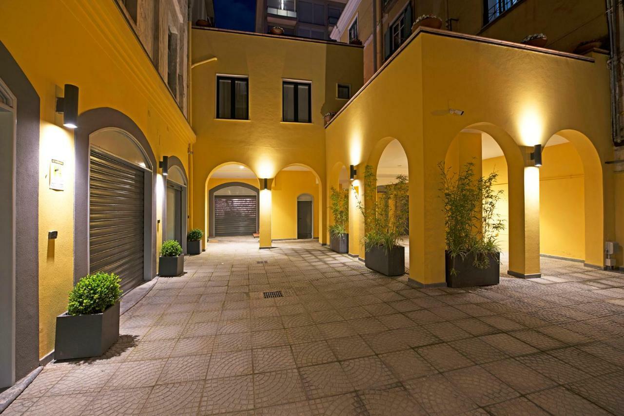 Apartmán Le Terrazze Sul Cortile Salerno Exteriér fotografie