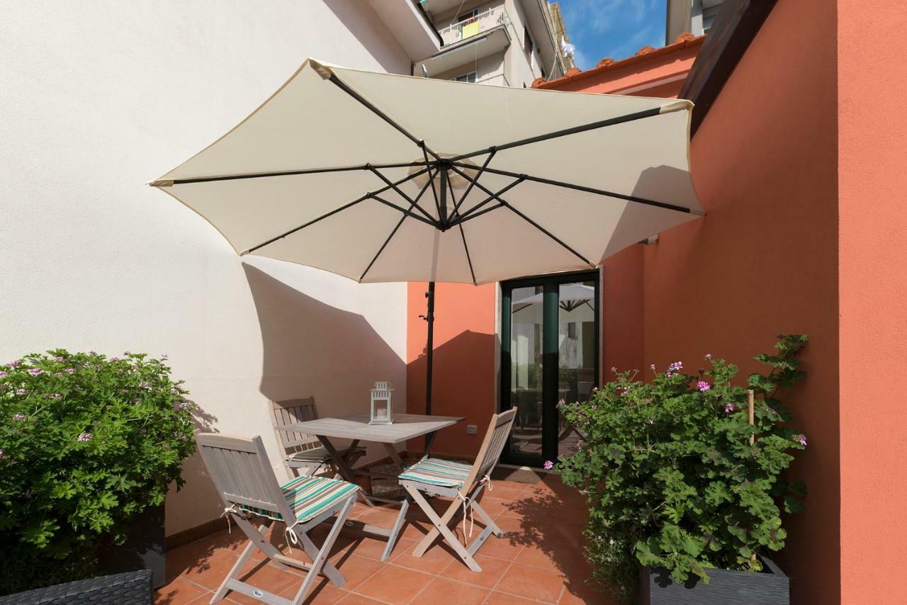 Apartmán Le Terrazze Sul Cortile Salerno Exteriér fotografie