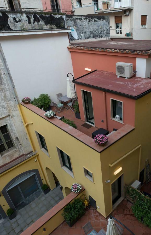 Apartmán Le Terrazze Sul Cortile Salerno Exteriér fotografie
