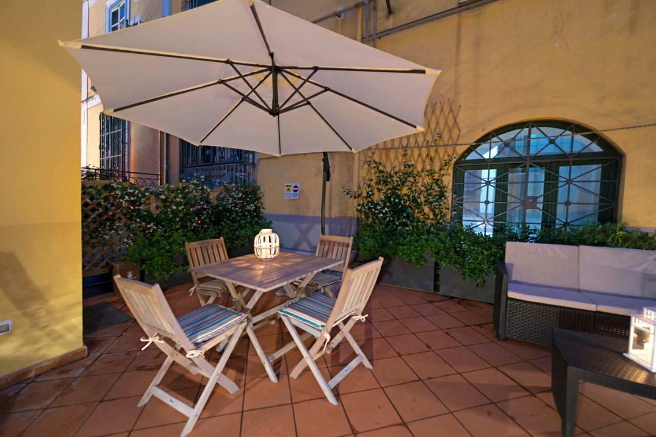 Apartmán Le Terrazze Sul Cortile Salerno Exteriér fotografie
