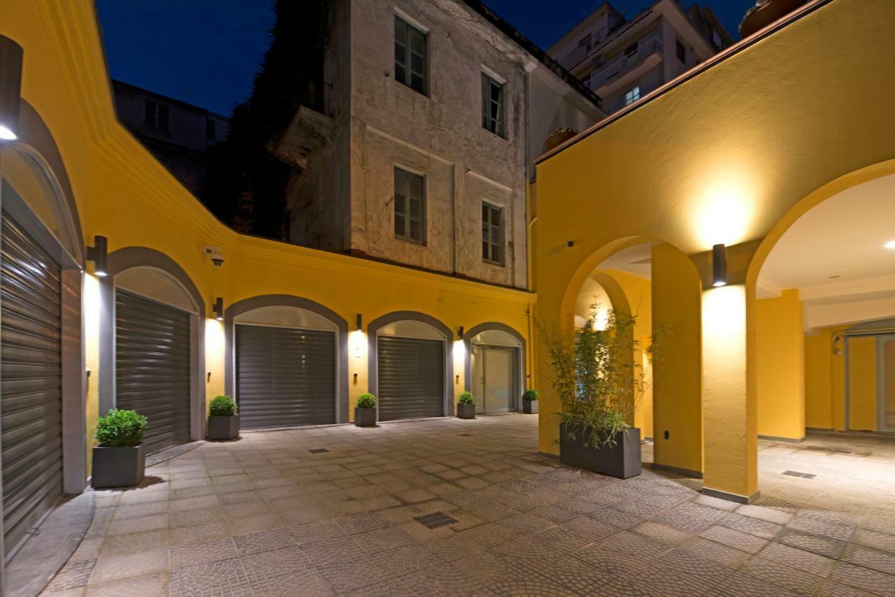 Apartmán Le Terrazze Sul Cortile Salerno Exteriér fotografie