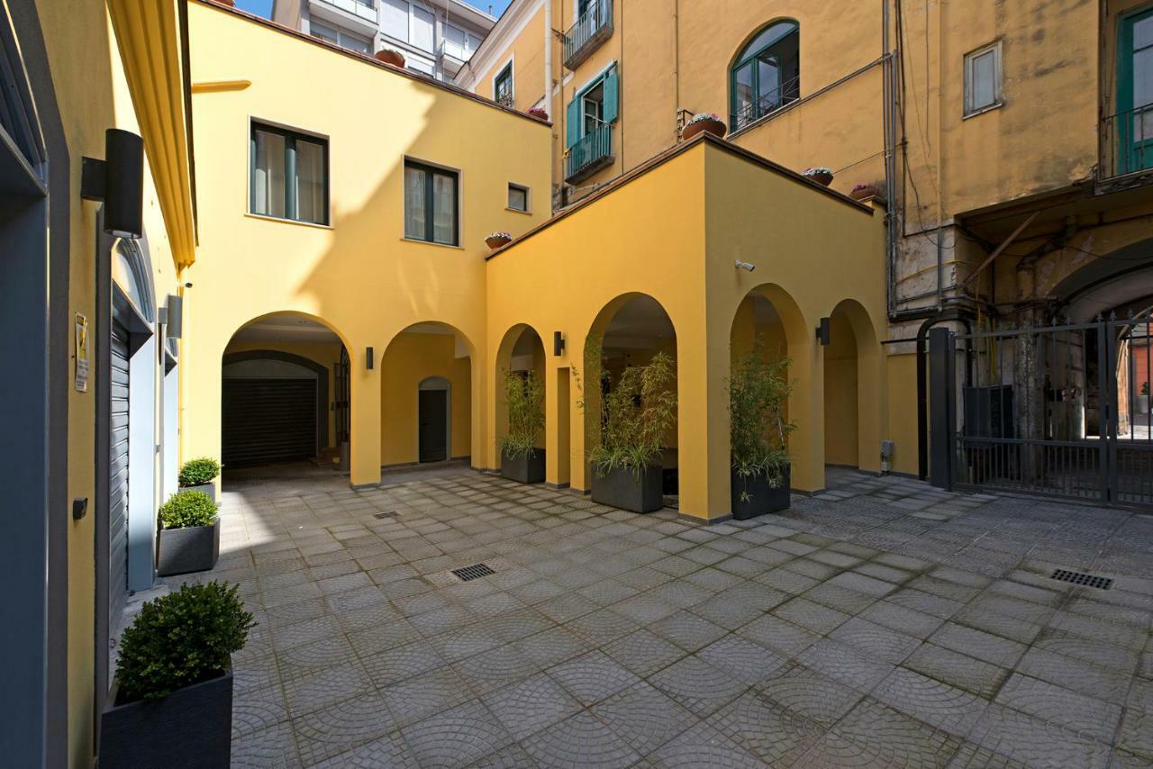 Apartmán Le Terrazze Sul Cortile Salerno Exteriér fotografie