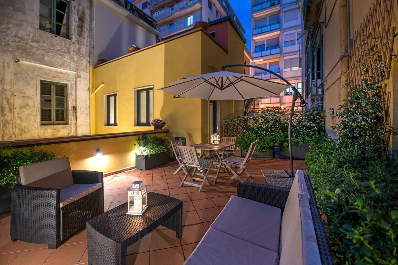 Apartmán Le Terrazze Sul Cortile Salerno Exteriér fotografie