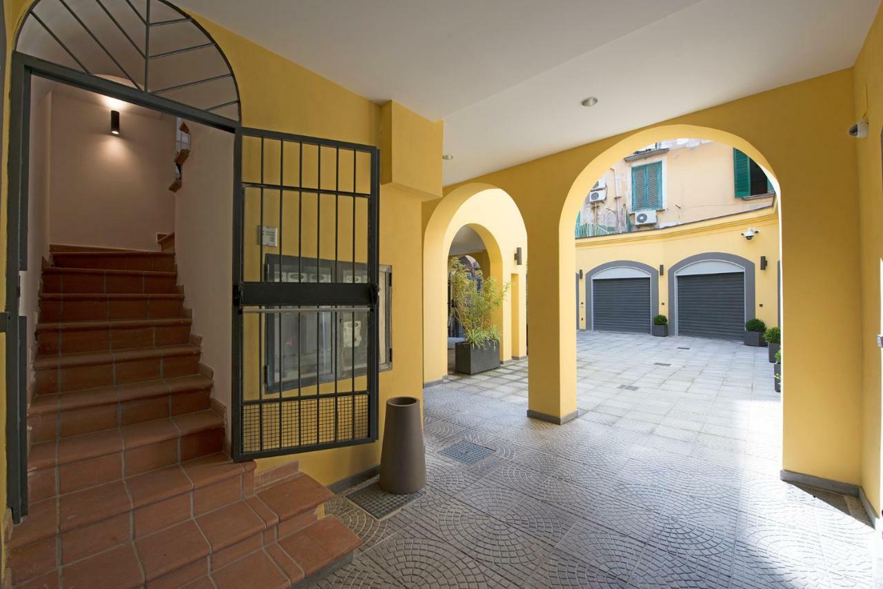 Apartmán Le Terrazze Sul Cortile Salerno Exteriér fotografie